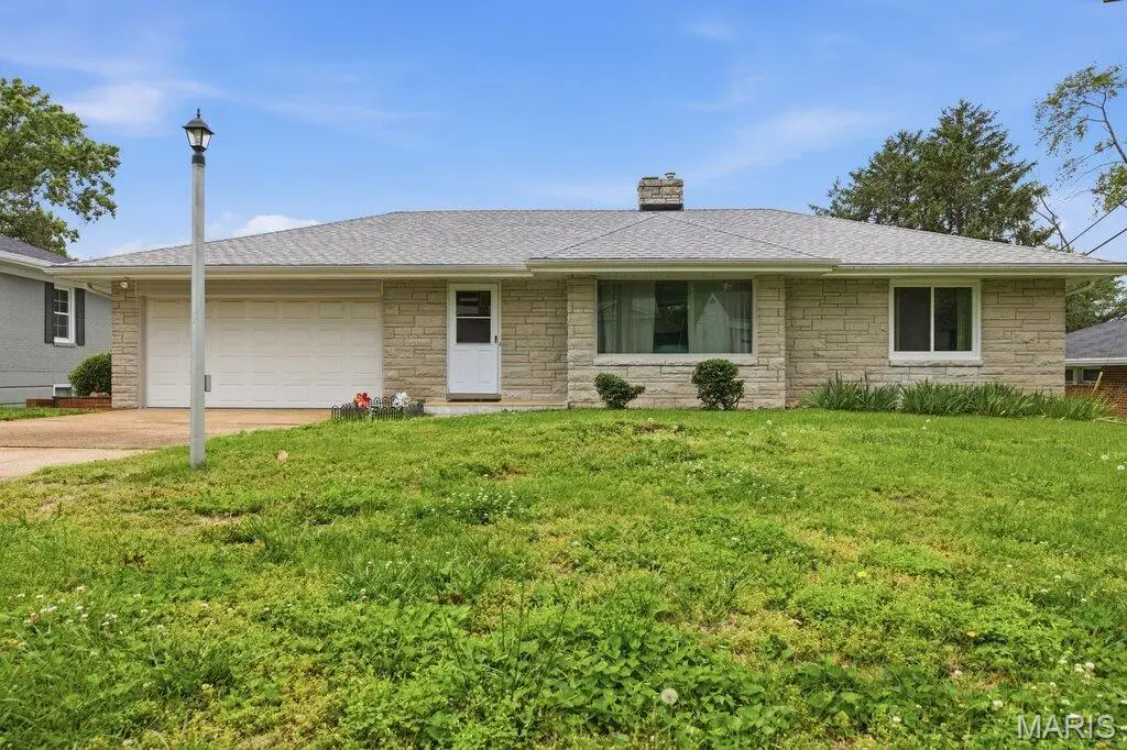 38 Pinewood Drive, Saint Louis, MO 63123 - #1