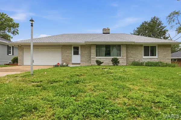 38 Pinewood Drive, St Louis, MO 63123