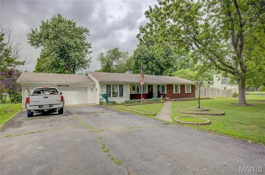 25 Green Meadow Dr, Sikeston, MO 63801 - #2