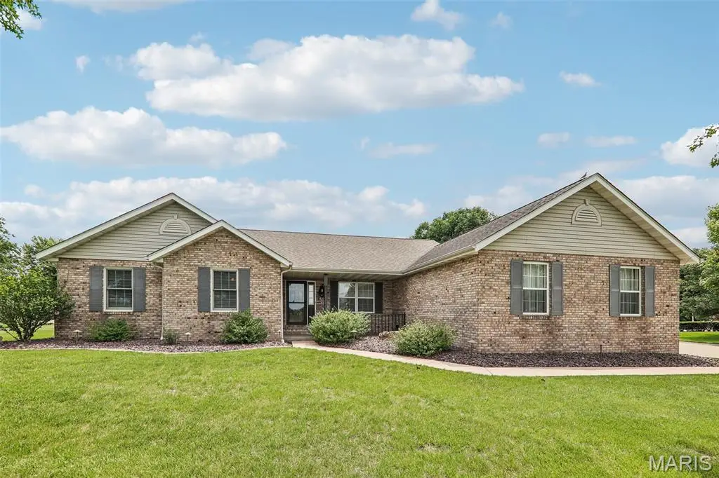 14200 Saint James Lane, Breese, IL 62230 - #1