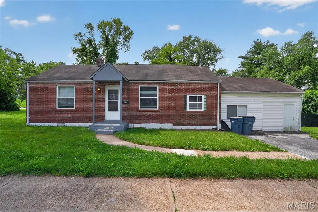 8102 Frost Avenue, Saint Louis, MO 63134 - #1