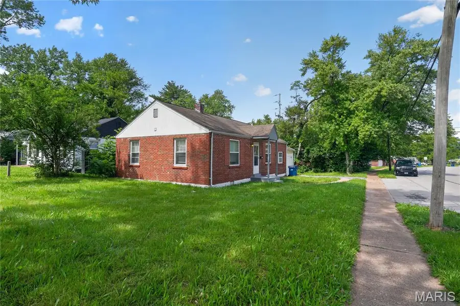 8102 Frost Avenue, Saint Louis, MO 63134 - #2