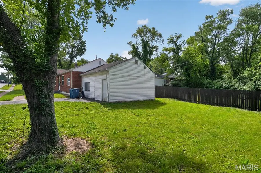 8102 Frost Avenue, Saint Louis, MO 63134 - #3