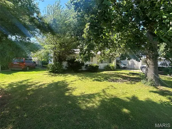 9822 Treadway Lane, St Louis, MO 63134