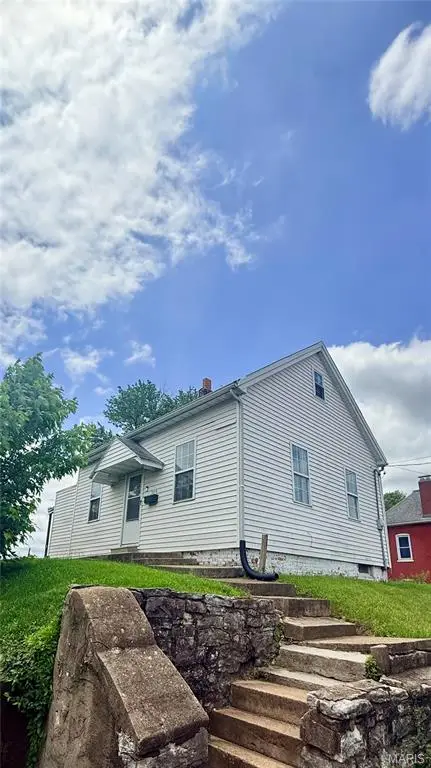 1025 E 7th Street, Alton, IL 62002 - #1