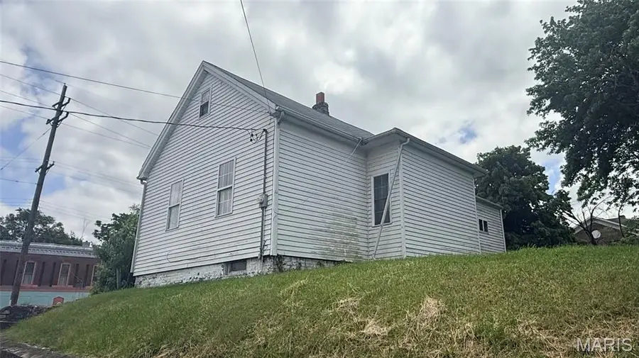 1025 E 7th Street, Alton, IL 62002 - #2