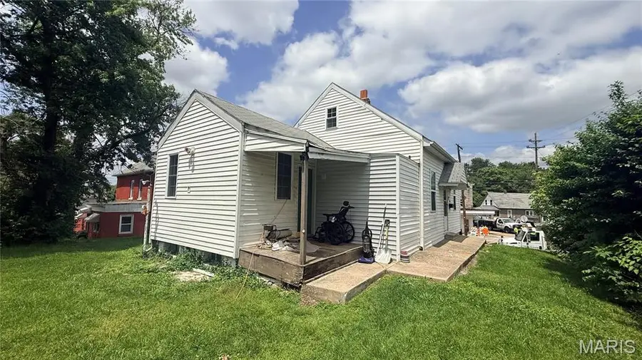 1025 E 7th Street, Alton, IL 62002 - #3