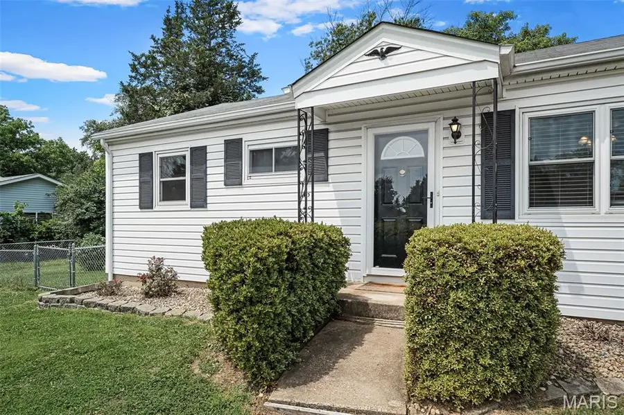 207 Hillsdale Drive, Ballwin, MO 63011 - #3