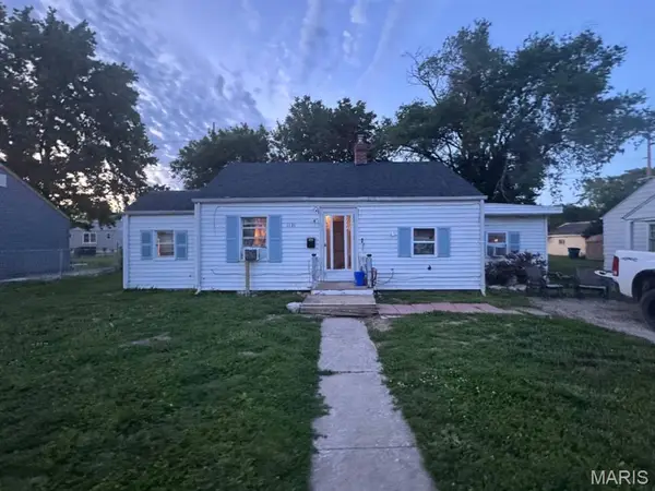 1121 E Lorena Avenue, Wood River, IL 62095