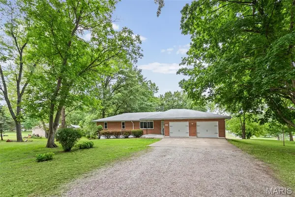 411 E Roosevelt Drive, Moro, IL 62067