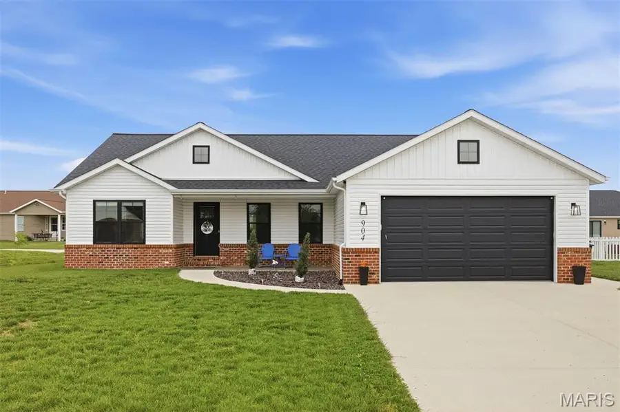 904 Anna Rose, Germantown, IL 62245 - #2