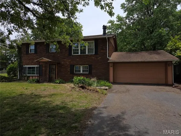 2228 Vadalabene Drive, Maryville, IL 62062