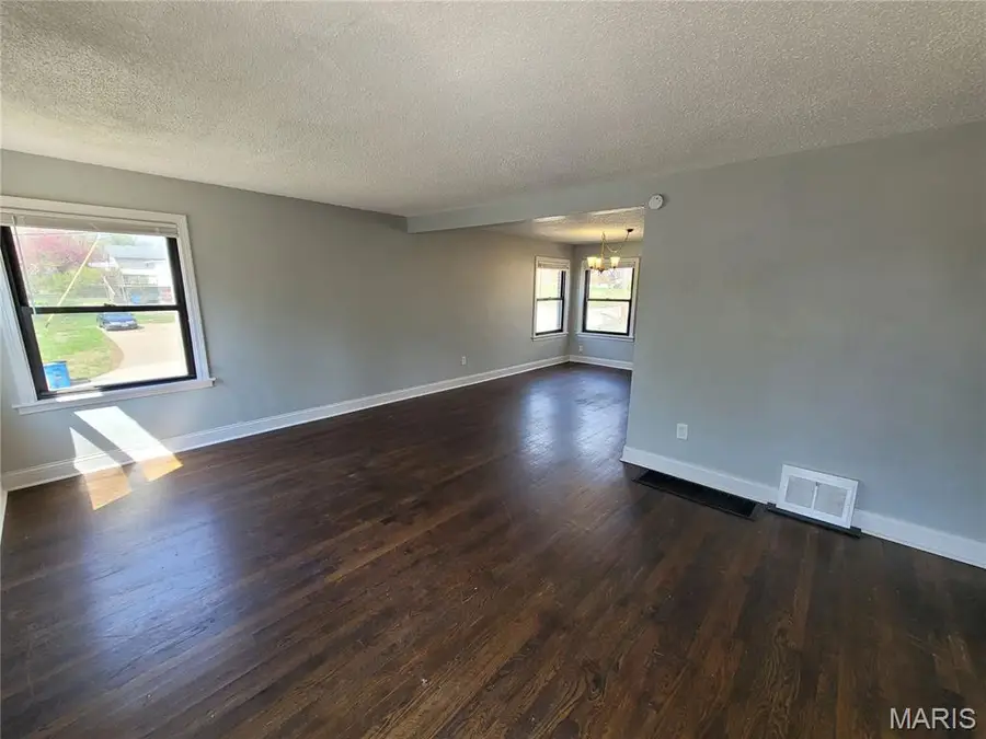 8687 Belhaven Drive, Saint John, MO 63114 - #3