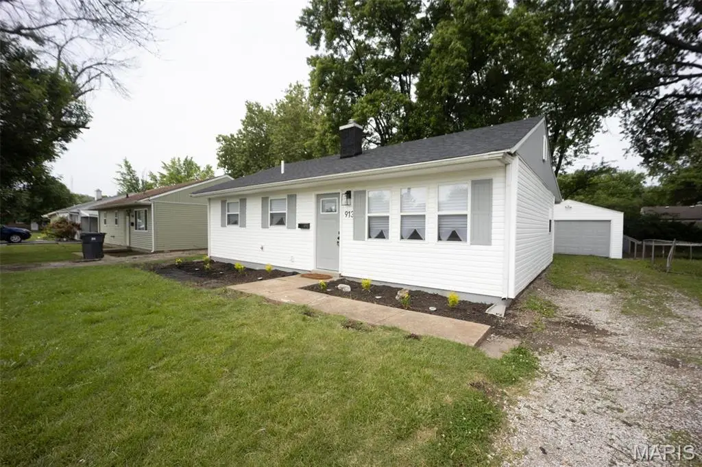 913 Royal Heights Road, Belleville, IL 62226 - #1