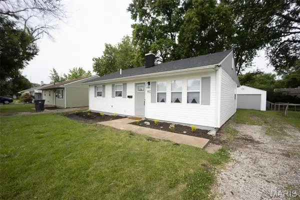 913 Royal Heights Road, Belleville, IL 62226