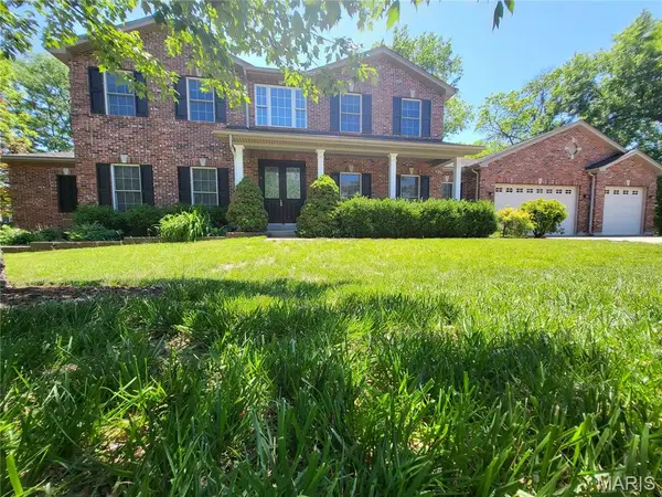 1 Crabapple Court, Olivette, MO 63132