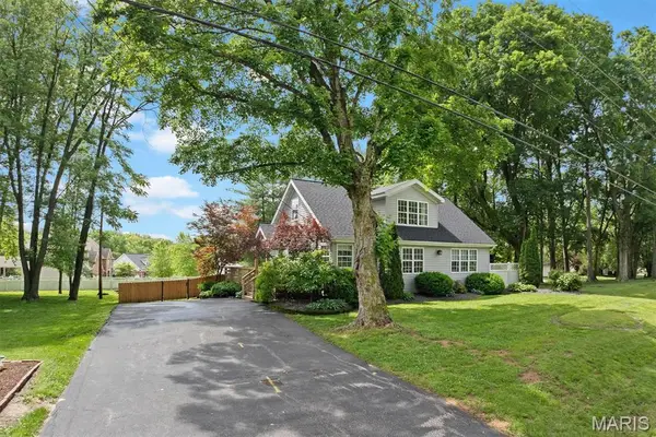 327 Glen Carbon Road, Glen Carbon, IL 62034