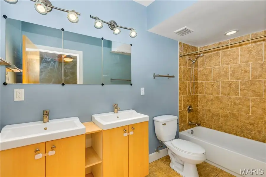 4228 Mcpherson Avenue #114, Saint Louis, MO 63108 - #2