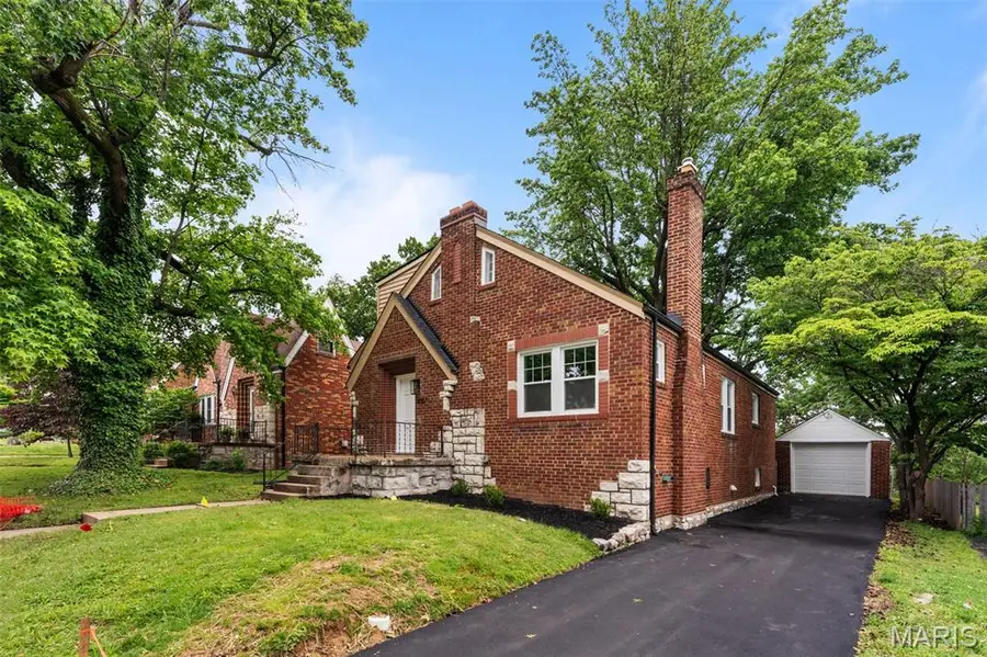 9007 Lawn Avenue, Saint Louis, MO 63144 - #2