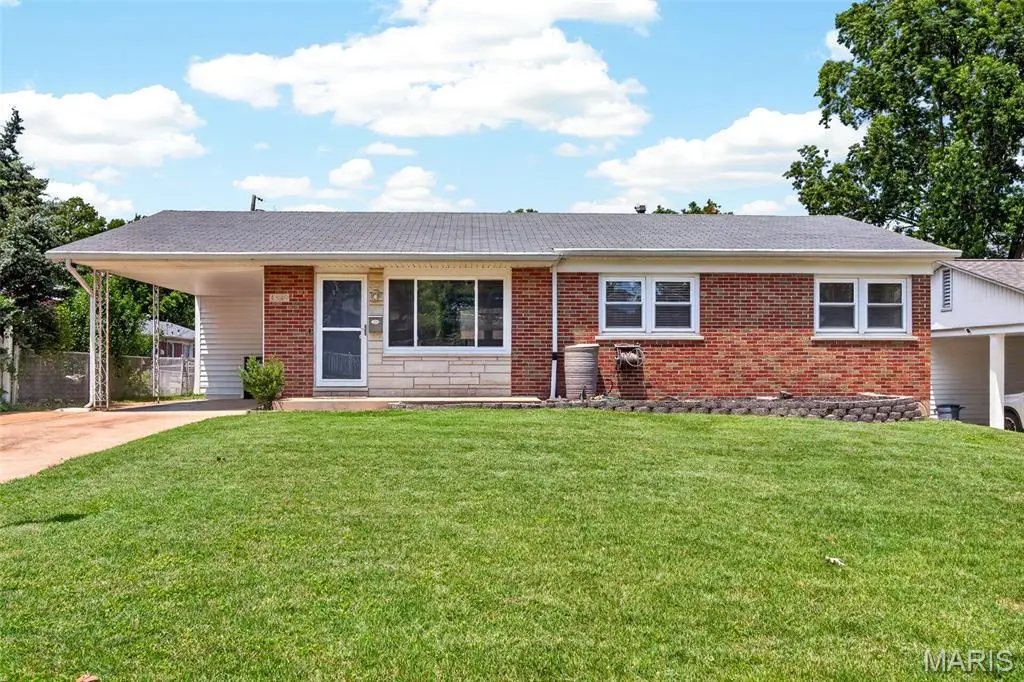 4849 Mohegan Drive, Saint Louis, MO 63123 - #1