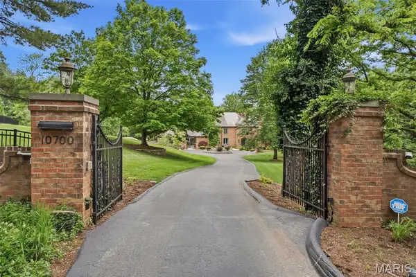 10700 Starhill Drive, St Louis, MO 63128