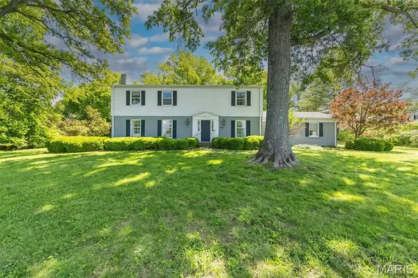 2530 N Geyer Road, Frontenac, MO 63131