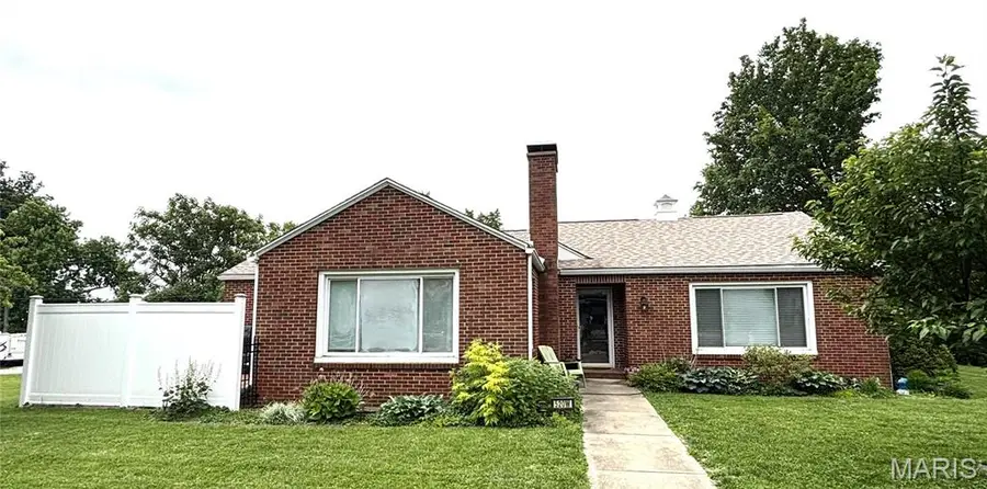 520 W Main Street, Greenville, IL 62246 - #2