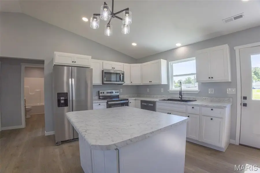 601 S Oak Street, Vandalia, MO 63382 - #2