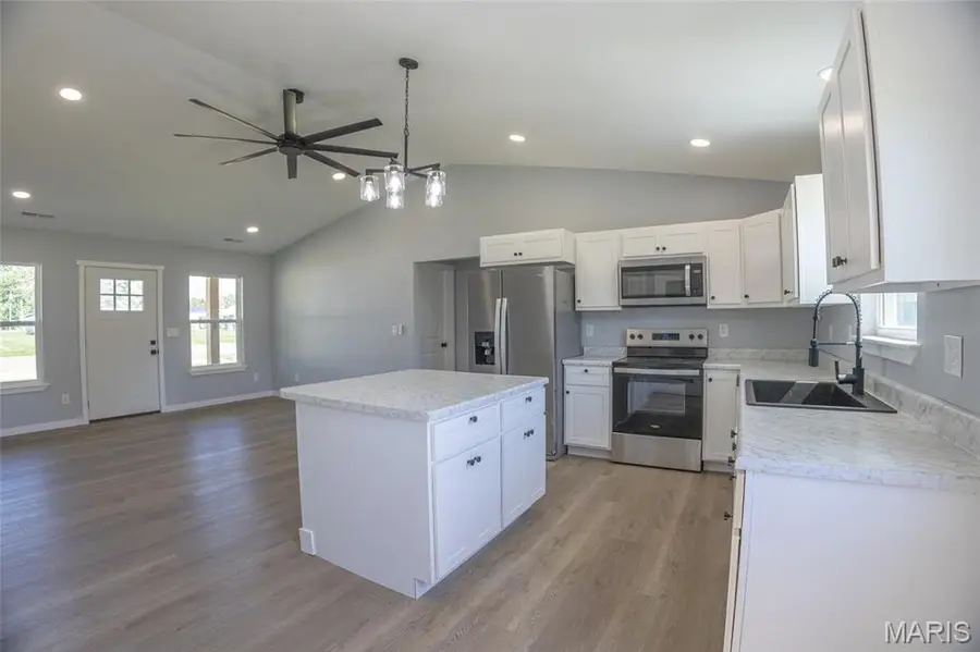 601 S Oak Street, Vandalia, MO 63382 - #3