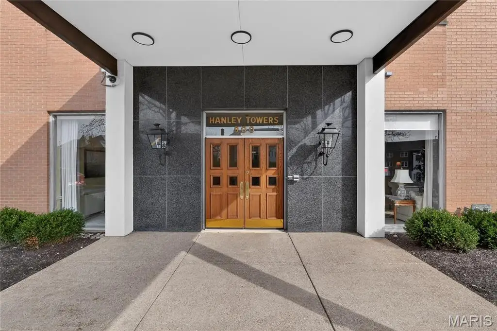 900 S Hanley Road #3D, Clayton, MO 63105 - #1