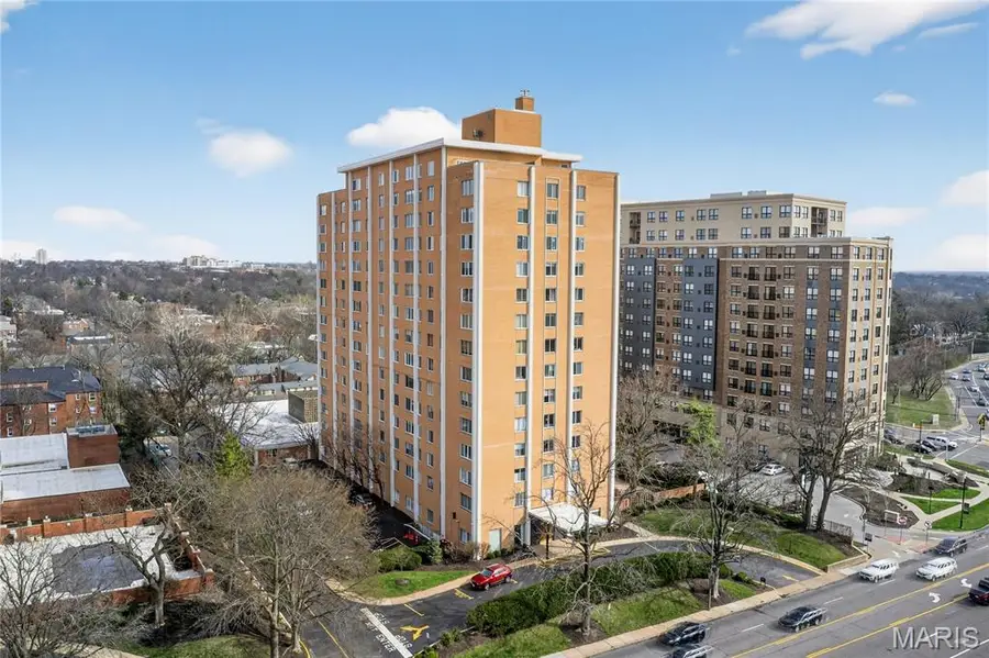 900 S Hanley Road #3D, Clayton, MO 63105 - #2