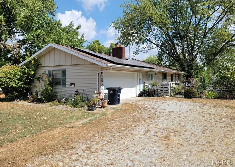1133 W Boone Street, Salem, IL 62881 - #2