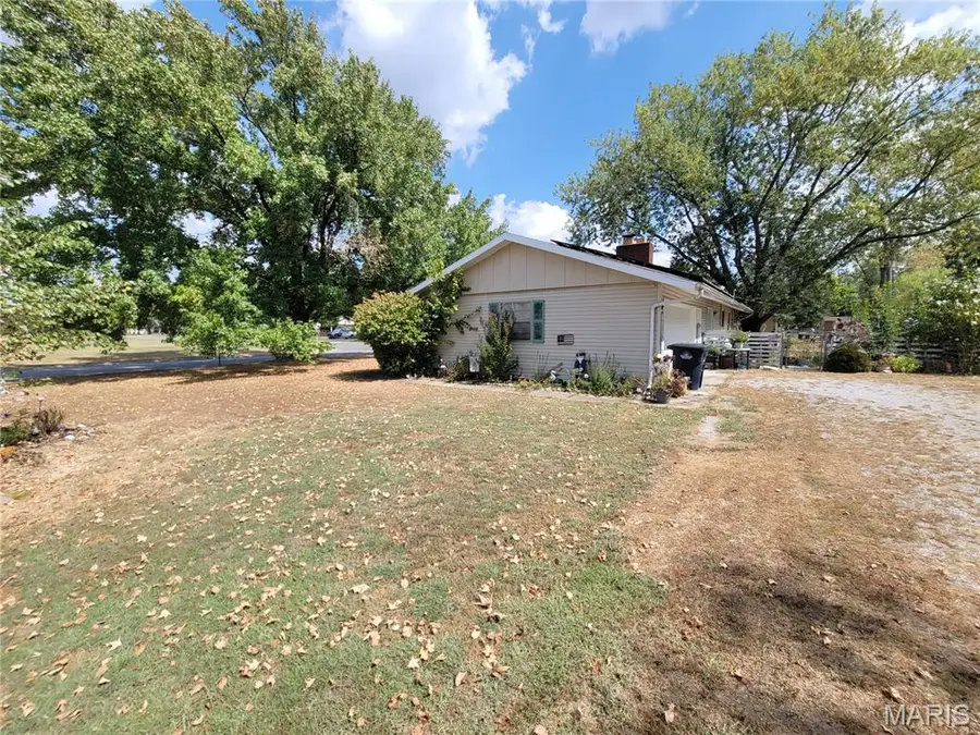 1133 W Boone Street, Salem, IL 62881 - #3