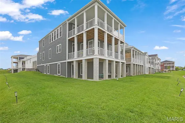 122 Marais Temps Clair Place, St Charles, MO 63301