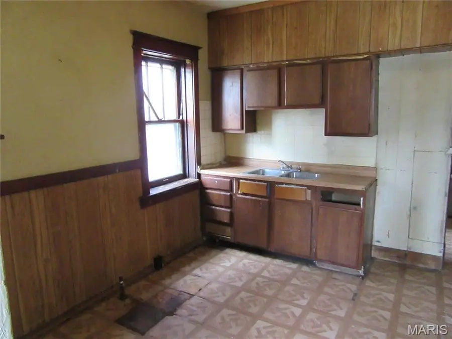 1032 Veronica Avenue, Saint Louis, MO 63147 - #3
