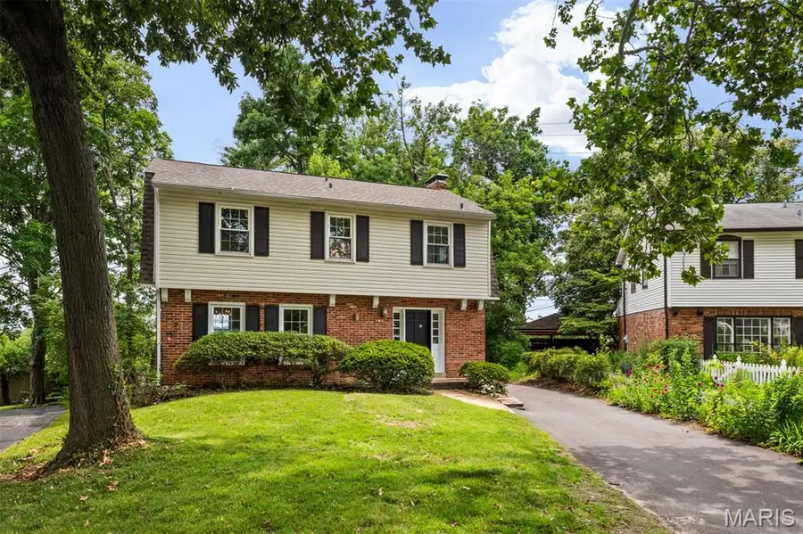 8562 Colonial Lane, Ladue, MO 63124 - #2