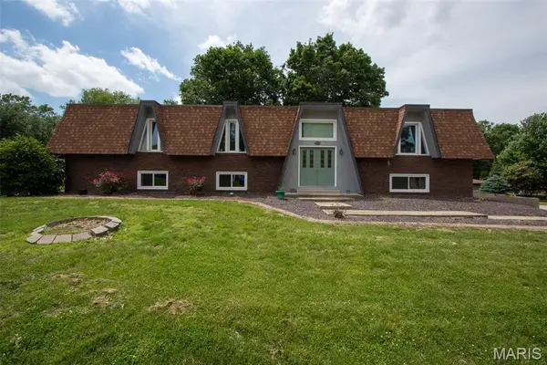 83 Memorial Court, Highland, IL 62249