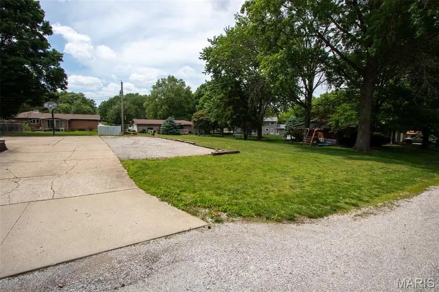 83 Memorial Court, Highland, IL 62249 - #3