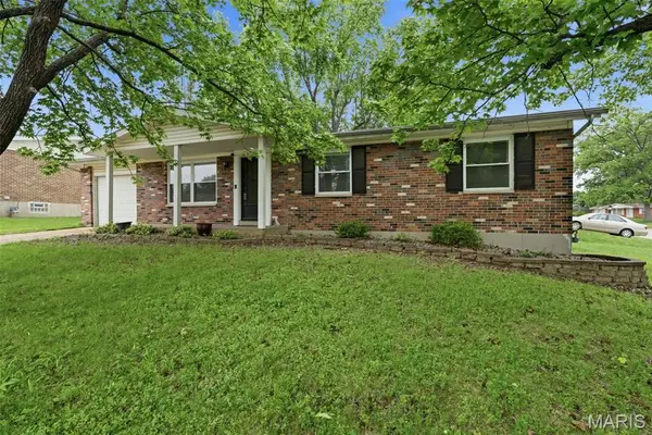 2701 Woodbury Drive, Mehlville, MO 63125