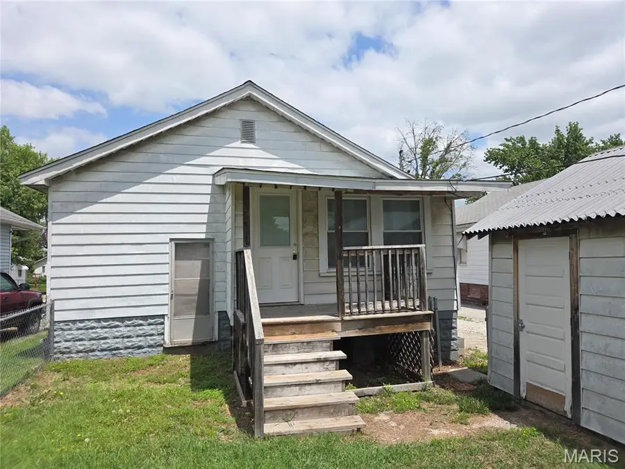 316 Picker Avenue, Wood River, IL 62095 - #3