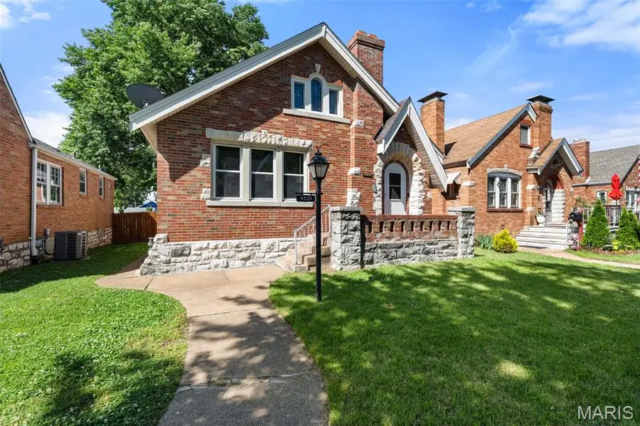 4320 Toenges Avenue, Saint Louis, MO 63116 - #2