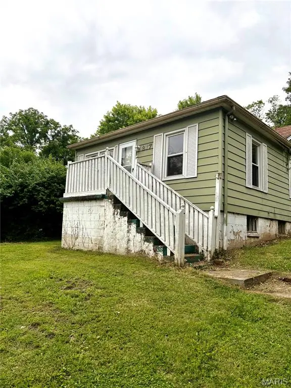 217 Center Drive, Caseyville, IL 62232