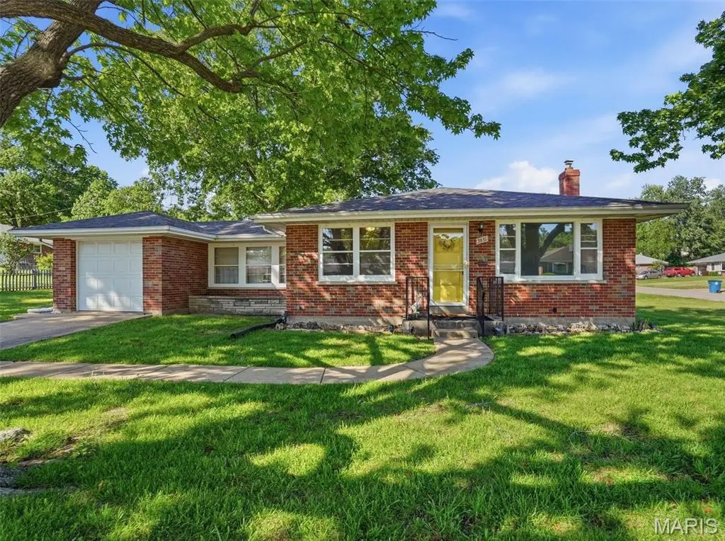 3631 Park Crest Drive, Saint Louis, MO 63125 - #1
