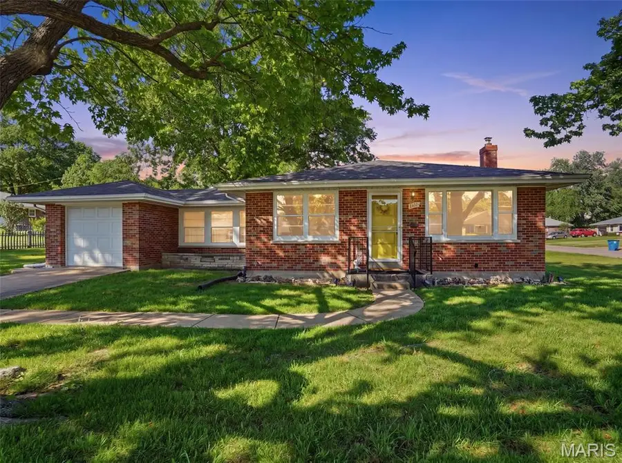 3631 Park Crest Drive, Saint Louis, MO 63125 - #2