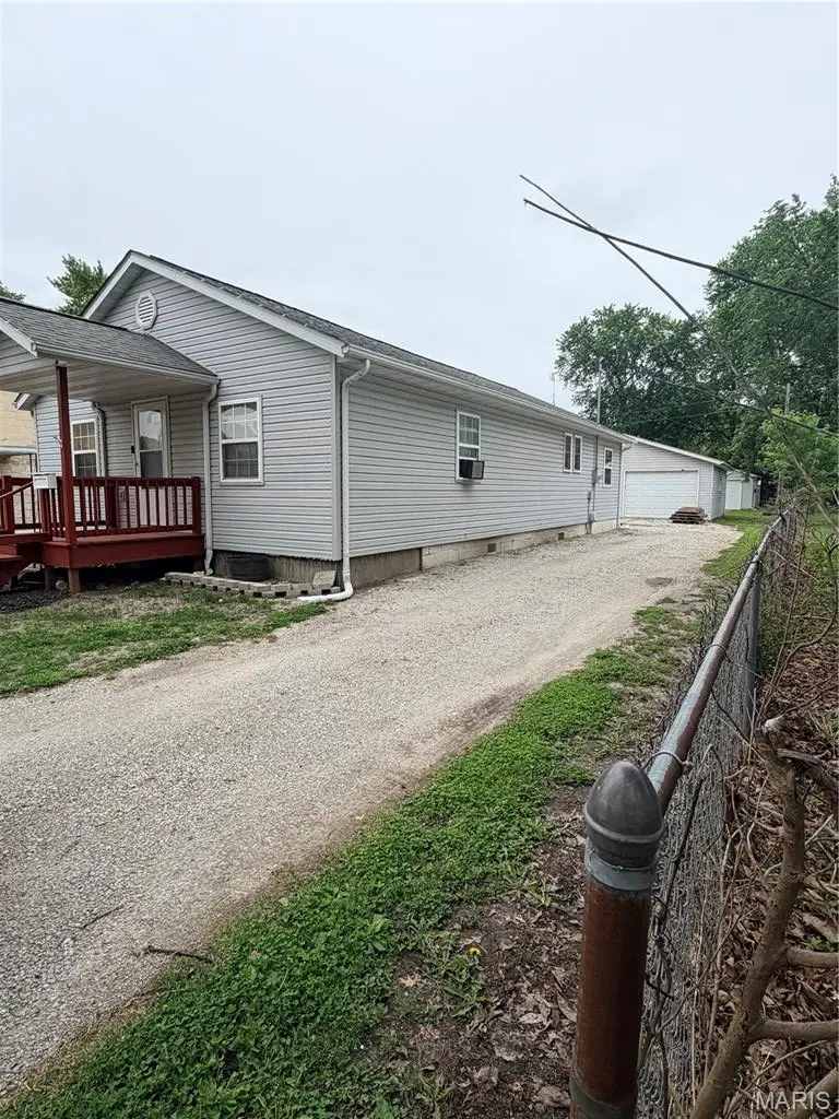 1620 N Monroe Street, Litchfield, IL 62056 - #3