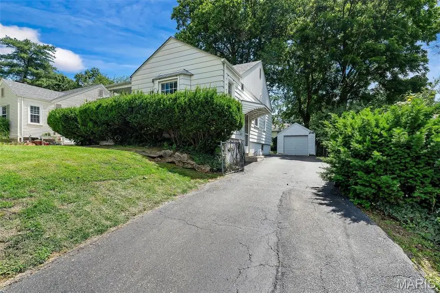 2828 Manderly Drive, Saint Louis, MO 63144 - #3