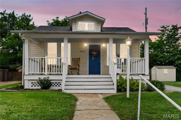 8651 Burton Avenue, St Louis, MO 63114