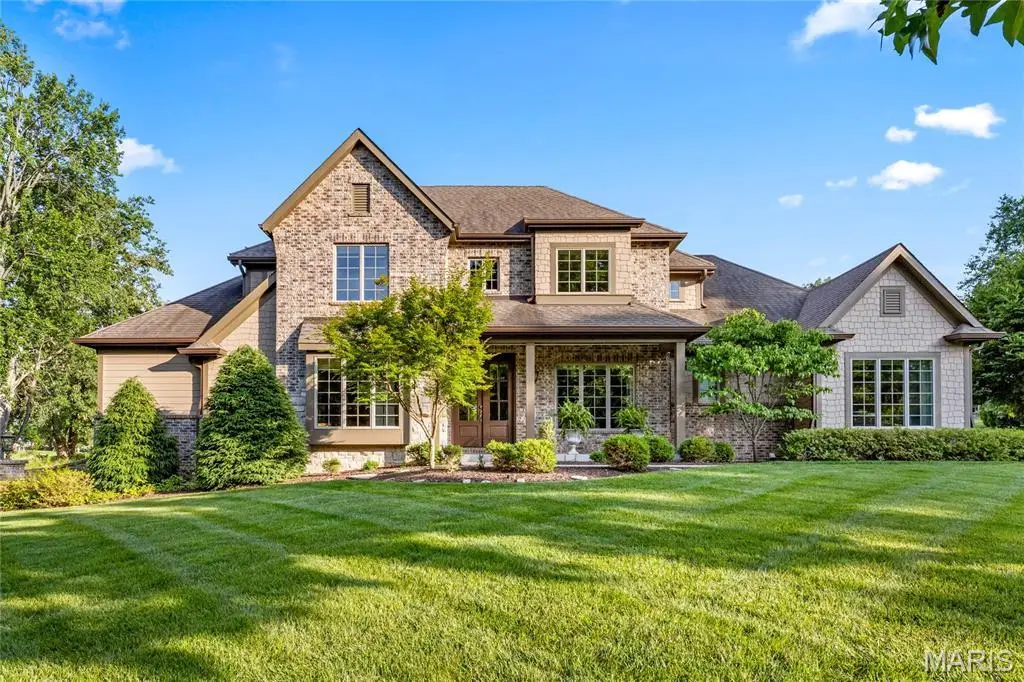 50 Meadowbrook Country Club Estate, Ballwin, MO 63011 - #1