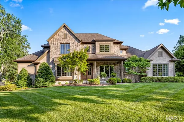 50 Meadowbrook Country Club Estate, Ballwin, MO 63011
