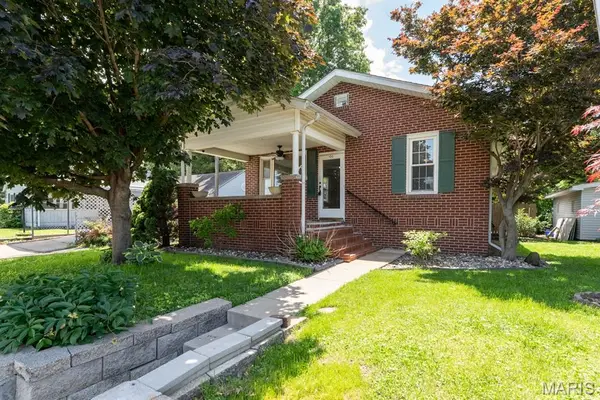 100 W 3rd Street, Hartford, IL 62048